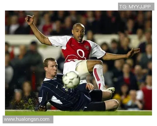 足球巨星亨利的情感历程与经典瞬间全景回顾 足球巨星亨利的情感历程与经典瞬间全景回顾